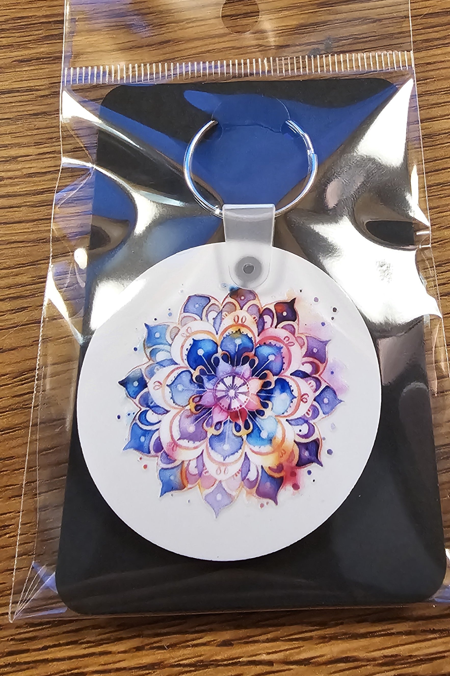 Handcrafted Key-Chains - Round - Pasley white