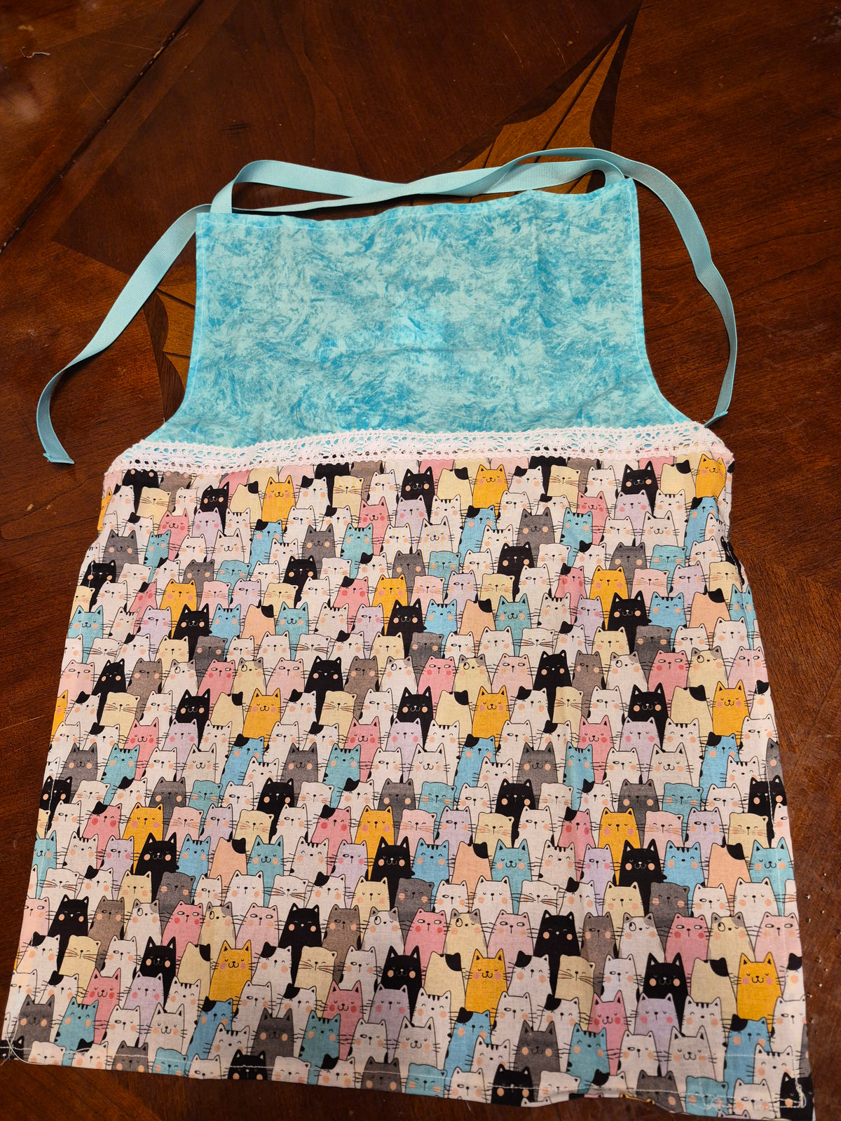 Apron - Kids – 21In. Length – Cat W-Aqua Top